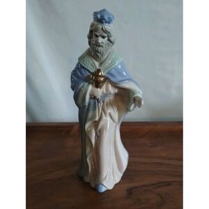 Crown Accent Wiseman With Gold Jar From Nativity Scene